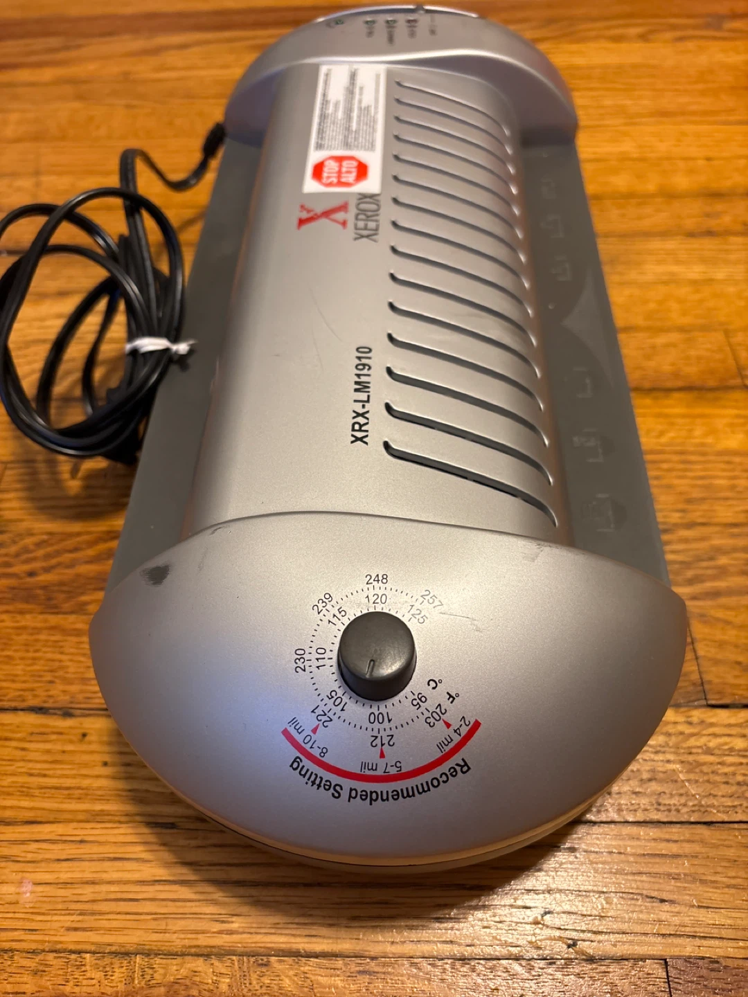 Xerox XRX-LM1910 Laminator with 60 Hot Laminating Pouches - photo 2