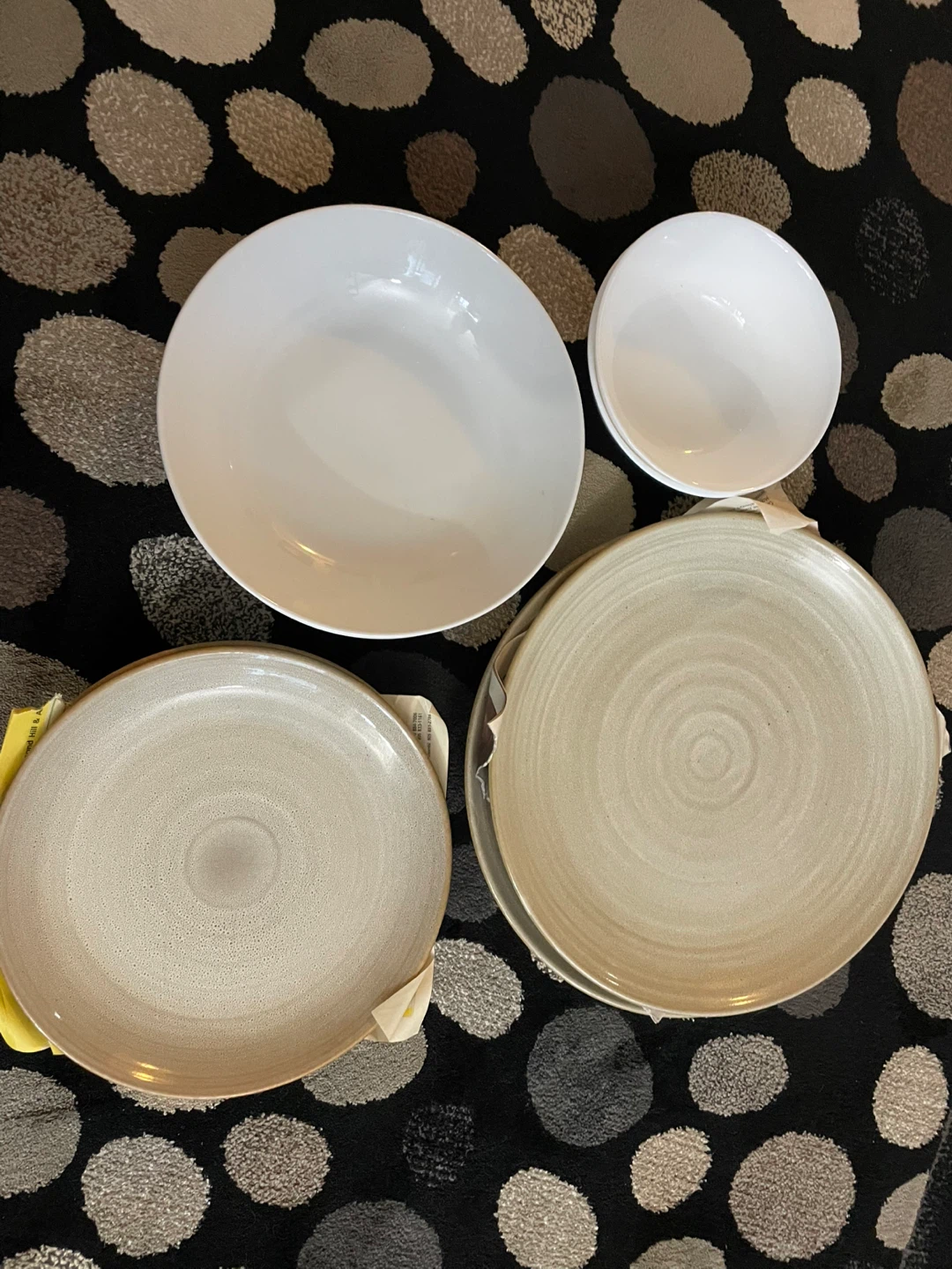 Set of 4 White and Beige Dinner Plates and Bowls - photo 2