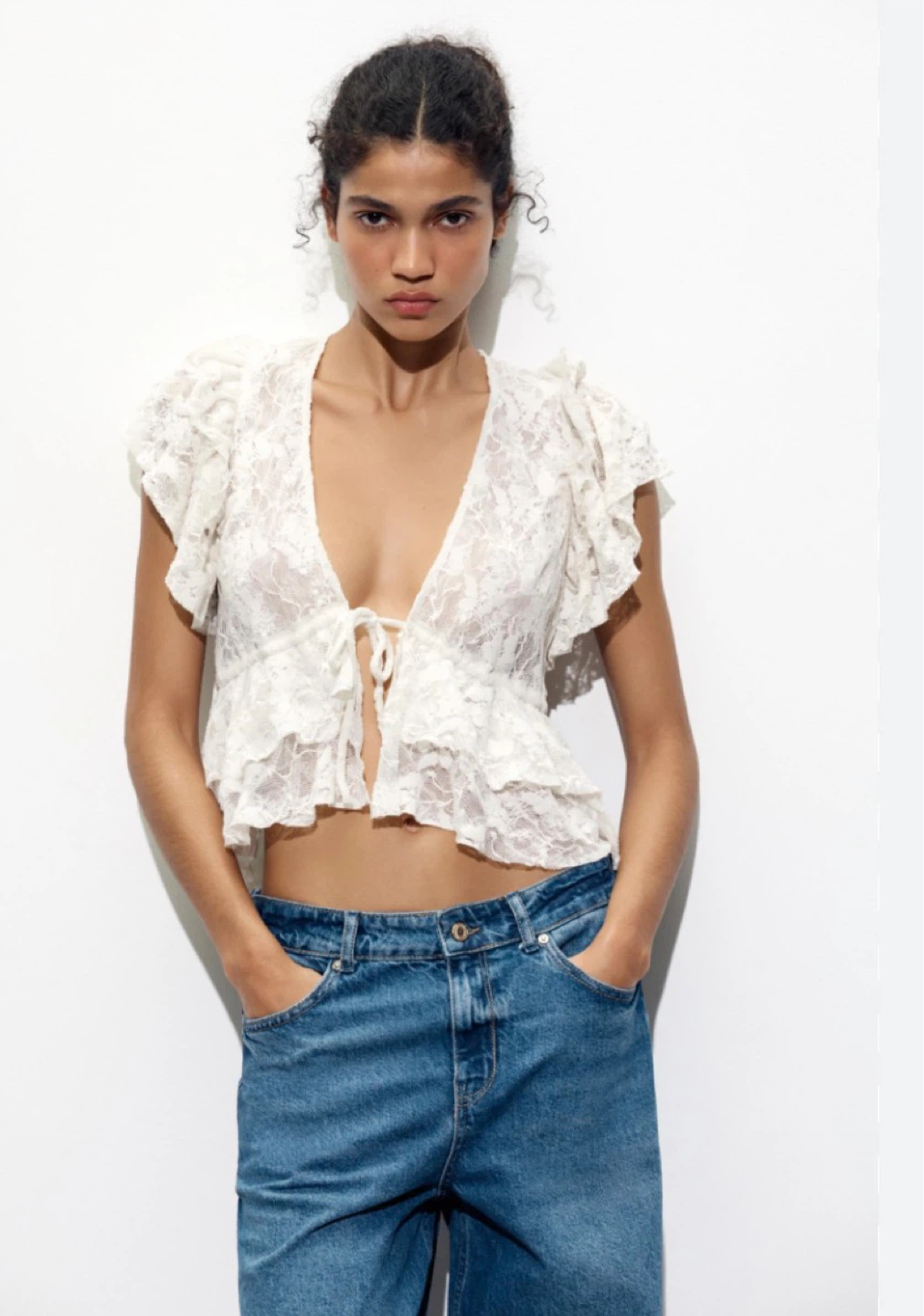 Zara  Lace Ruffle Tie-Front Top ⚽