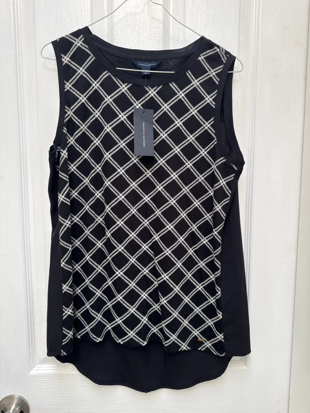 Tommy Hilfiger Women's Black Sleeveless Top - Size M ⚽️