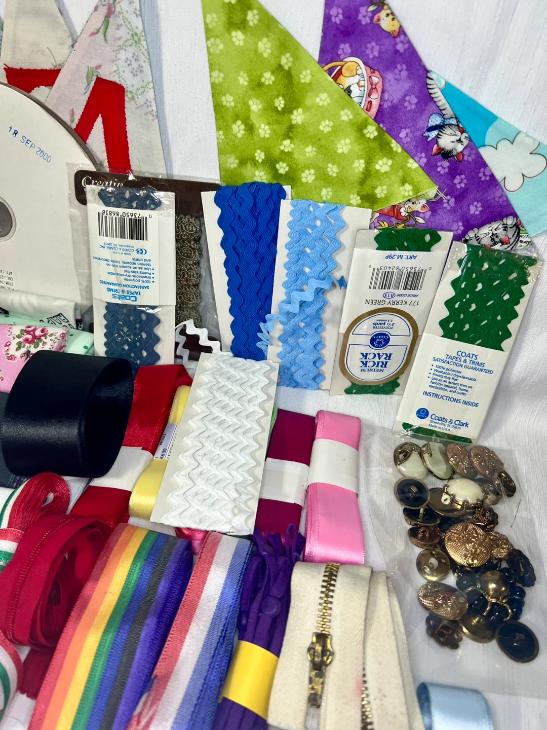 Crafting Bundle: Fabric, Ribbons & Buttons - photo 3