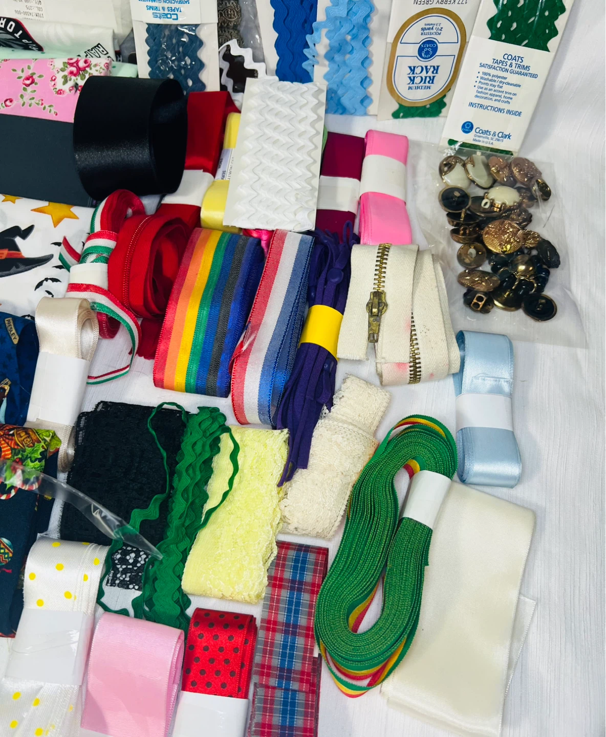 Crafting Bundle: Fabric, Ribbons & Buttons - photo 4