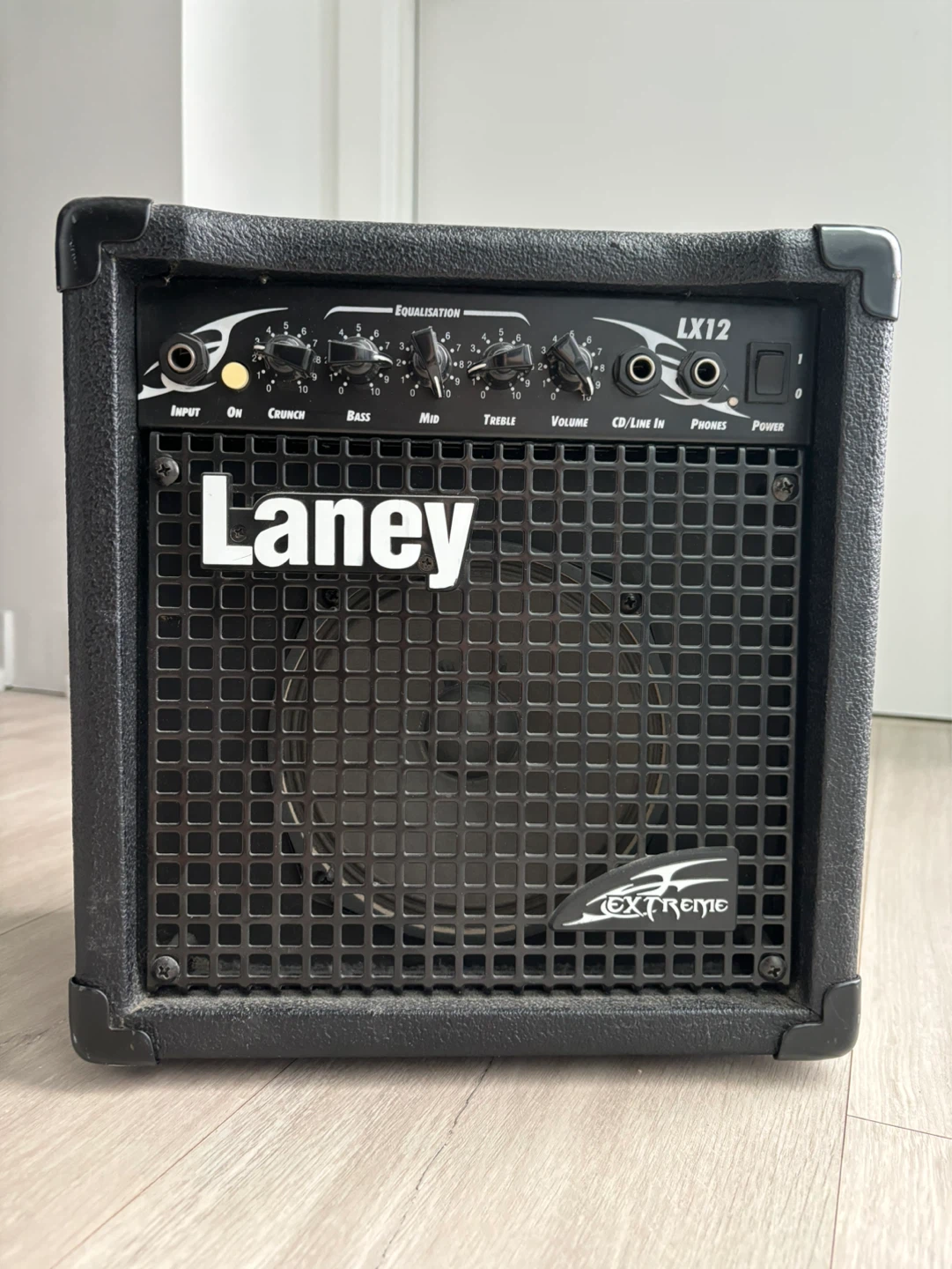 Squier Affinity Series Stratocaster & Laney 12W Amplifier - photo 5