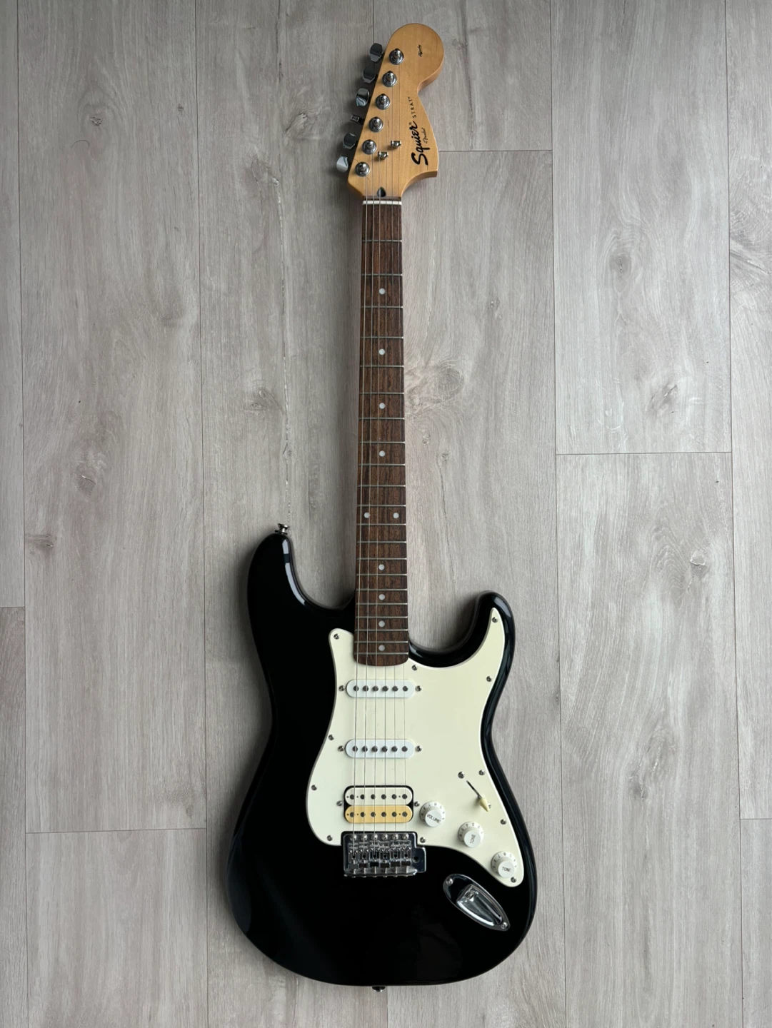 Squier Affinity Series Stratocaster & Laney 12W Amplifier
