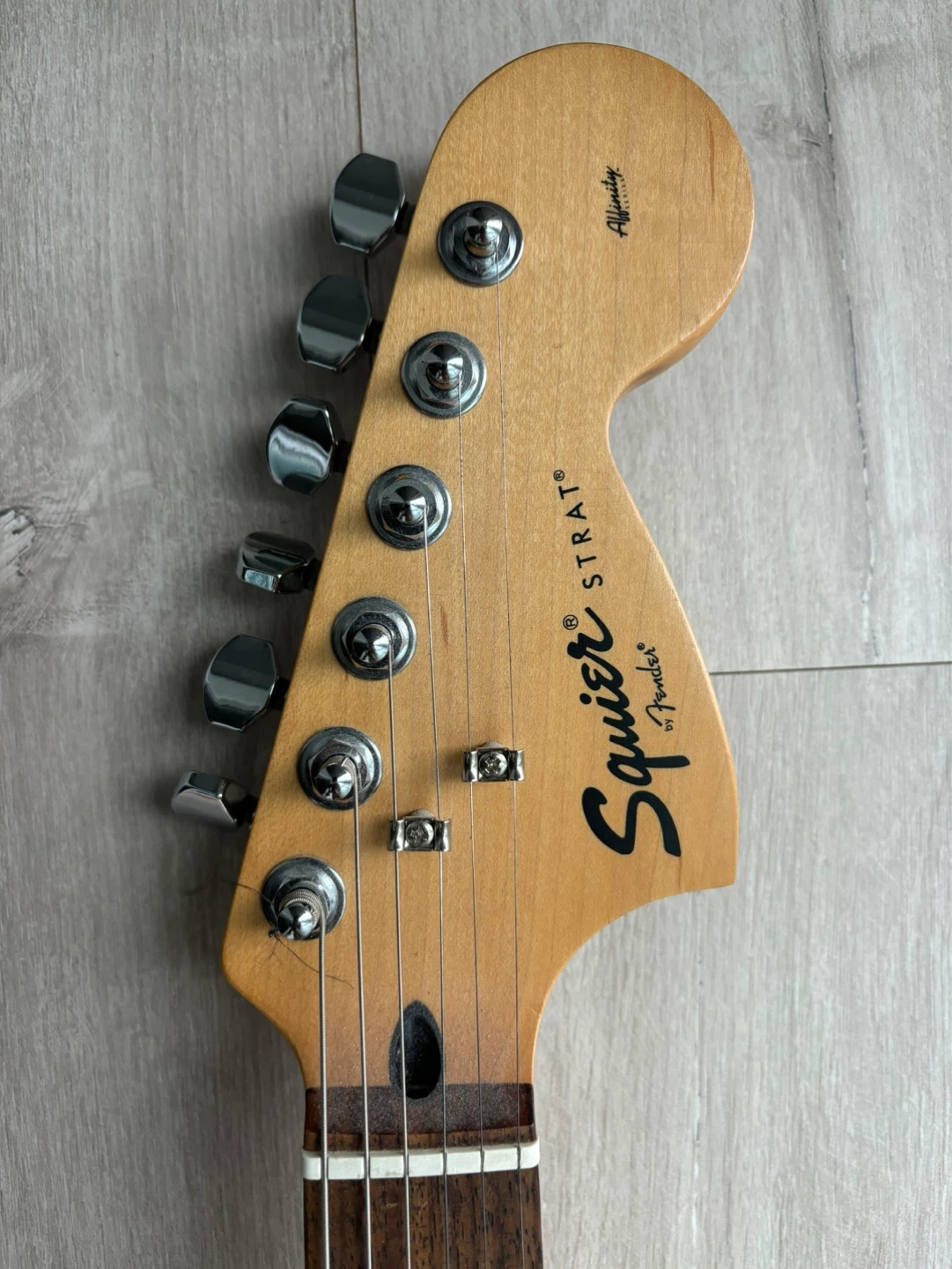Squier Affinity Series Stratocaster & Laney 12W Amplifier - photo 2