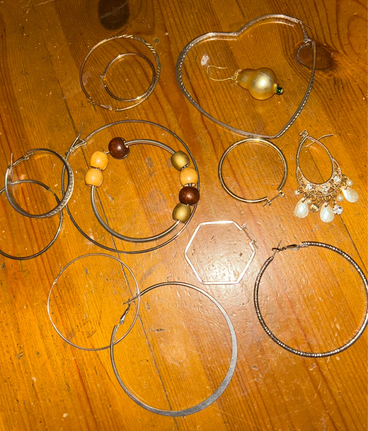 Assorted 14 Single Hoop Earrings Collection ⚽️