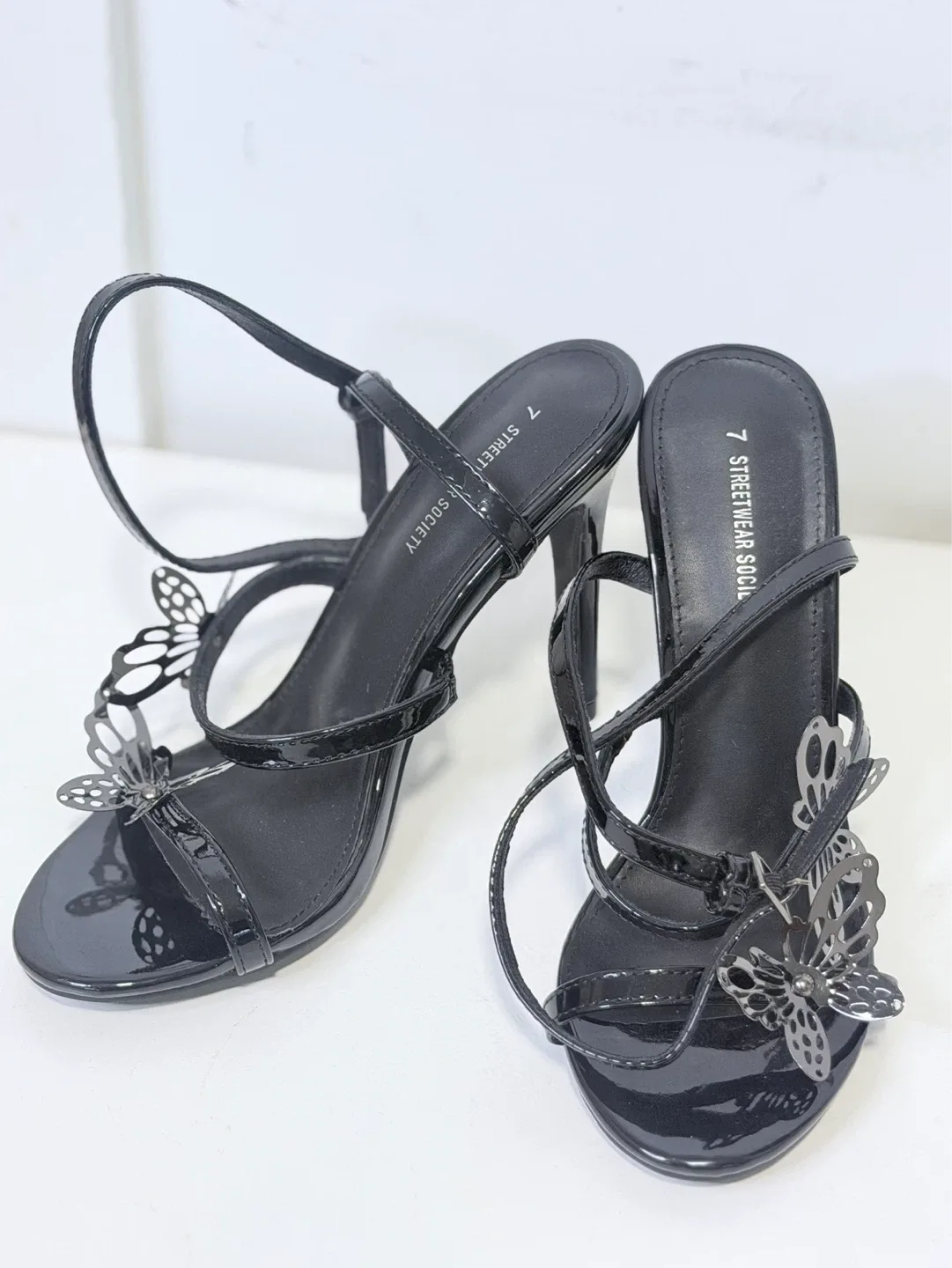 Streetwear Society Black Patent Butterfly Heels Size 7 - photo 2