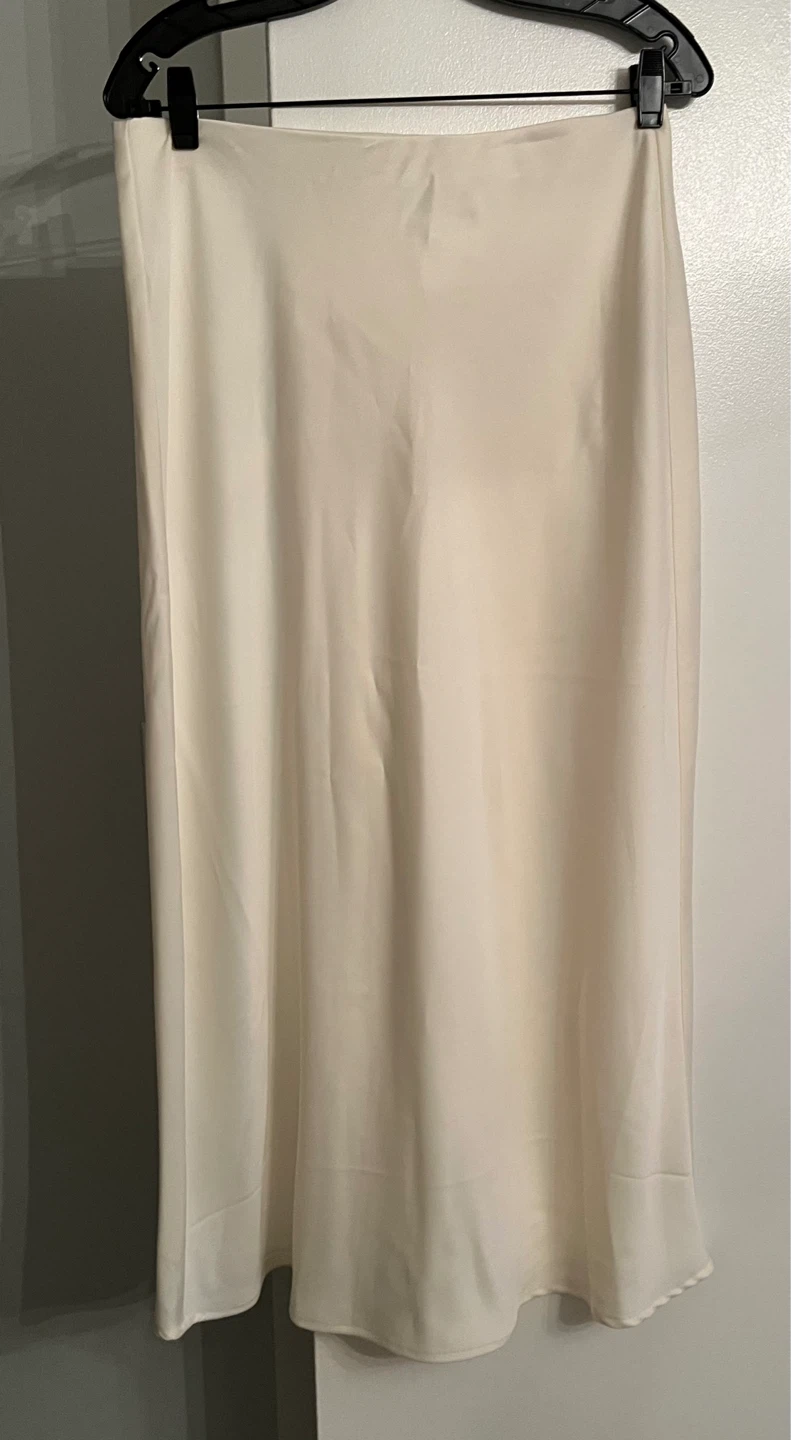 Rachel Zoe Satin Slip Skirt and Zara Lace Crop Top ⚽ - photo 4