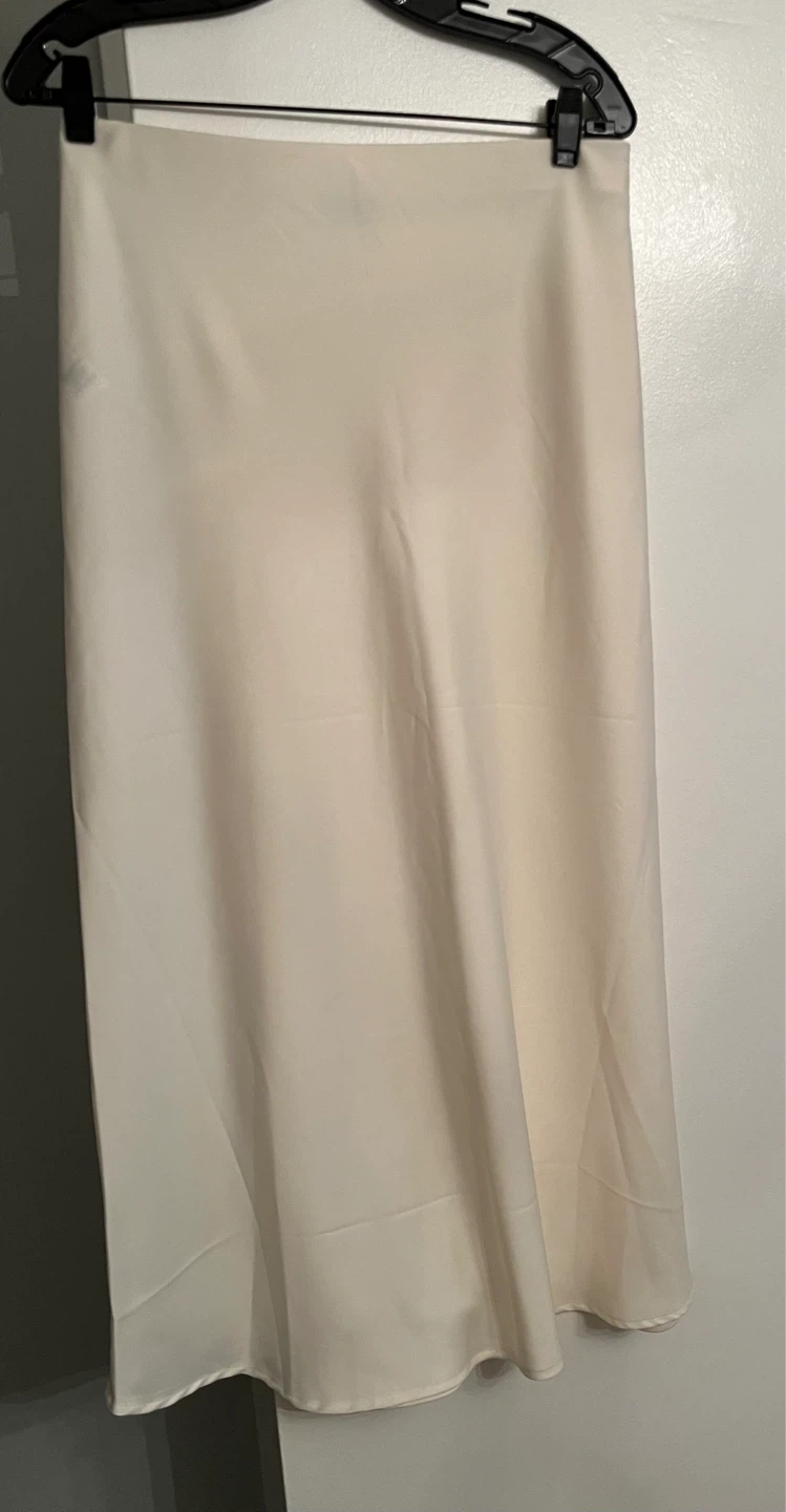 Rachel Zoe Satin Slip Skirt and Zara Lace Crop Top ⚽ - photo 5
