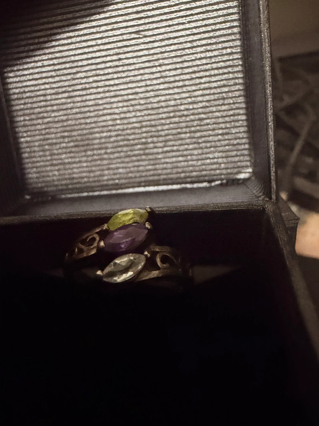 Sterling silver 925 Ring with 3 gems size 6,5