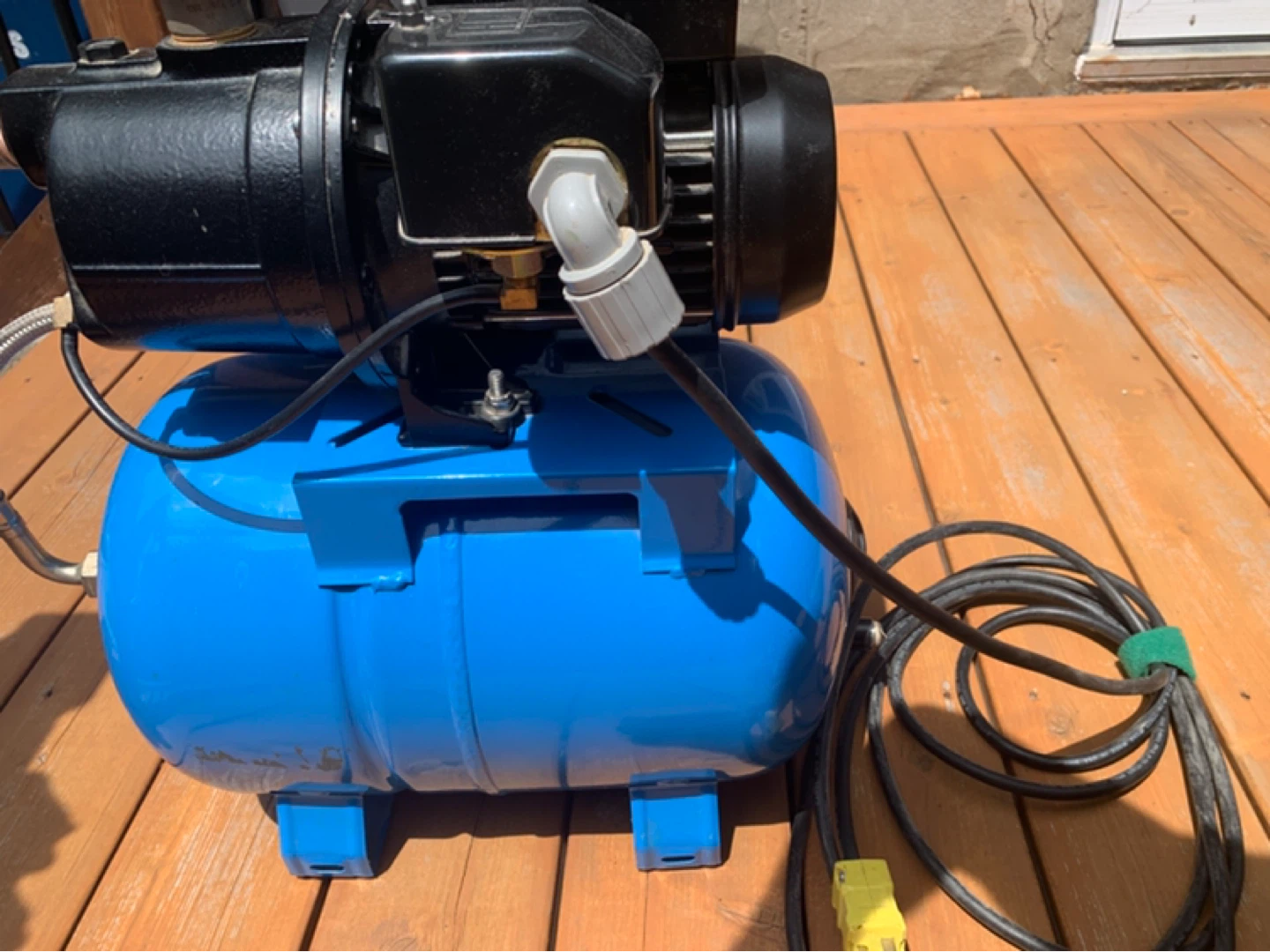 Water Pump with Blue Tank - photo 2