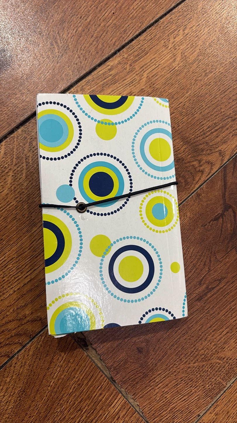 ⚽ Decorative holder for notes with Circles Pattern