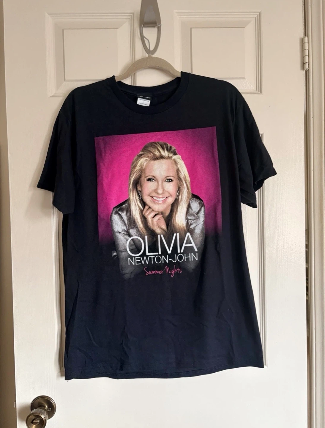 Graphic Band Tee - Olivia Newton John Sz M ⚽️