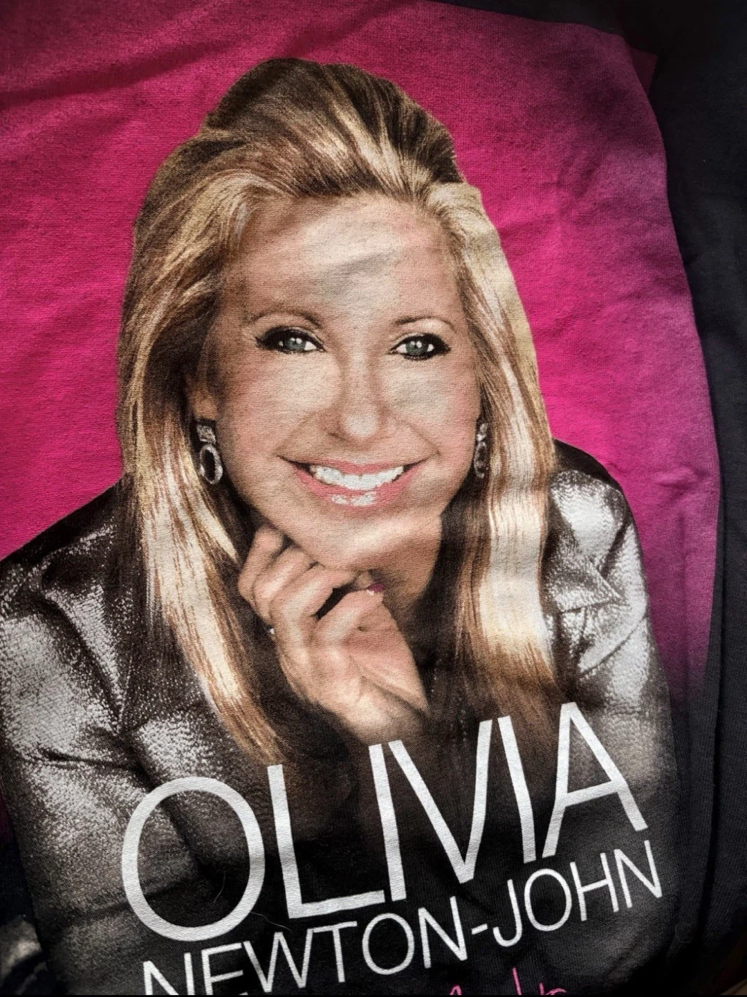 Graphic Band Tee - Olivia Newton John Sz M ⚽️ - photo 4