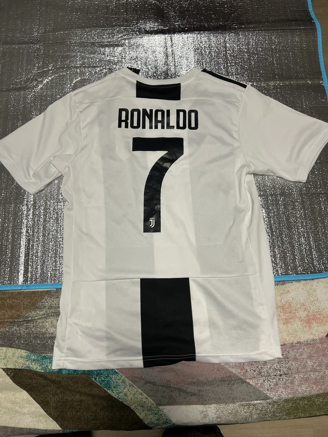 Adidas Juventus Ronaldo 7 Jersey - Size Medium - photo 3