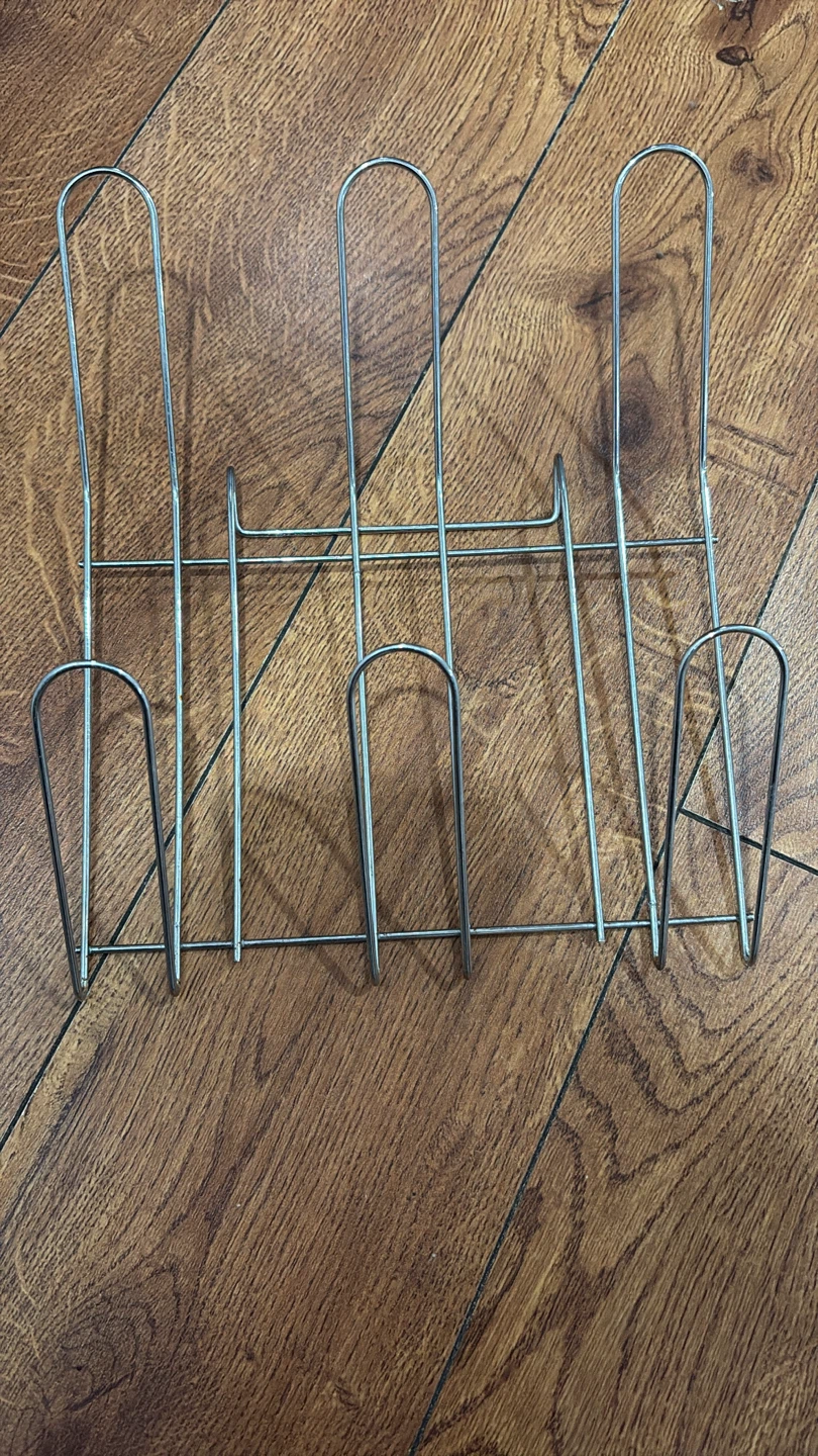⚽ Wire Rack or hanging basket