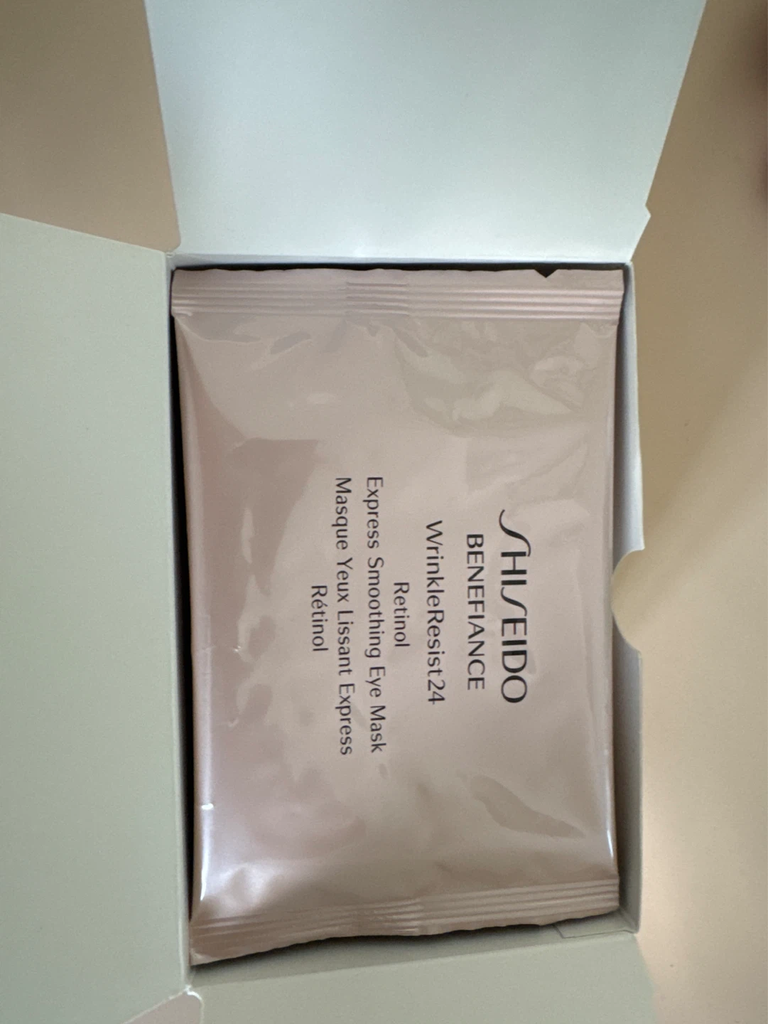 Shiseido Benefiance WrinkleResist24 Smoothing Eye Mask ⚽️ - photo 3