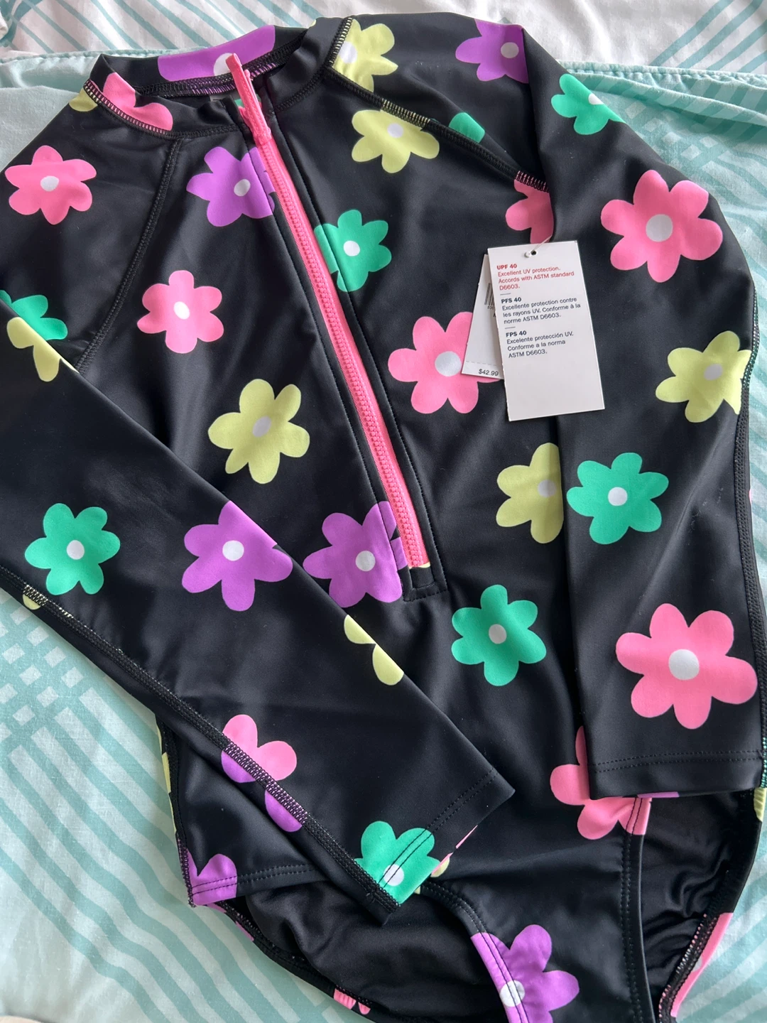 ⚽️Old Navy Girls Long Sleeve Rash Guard Swimsuit - Size M(8)