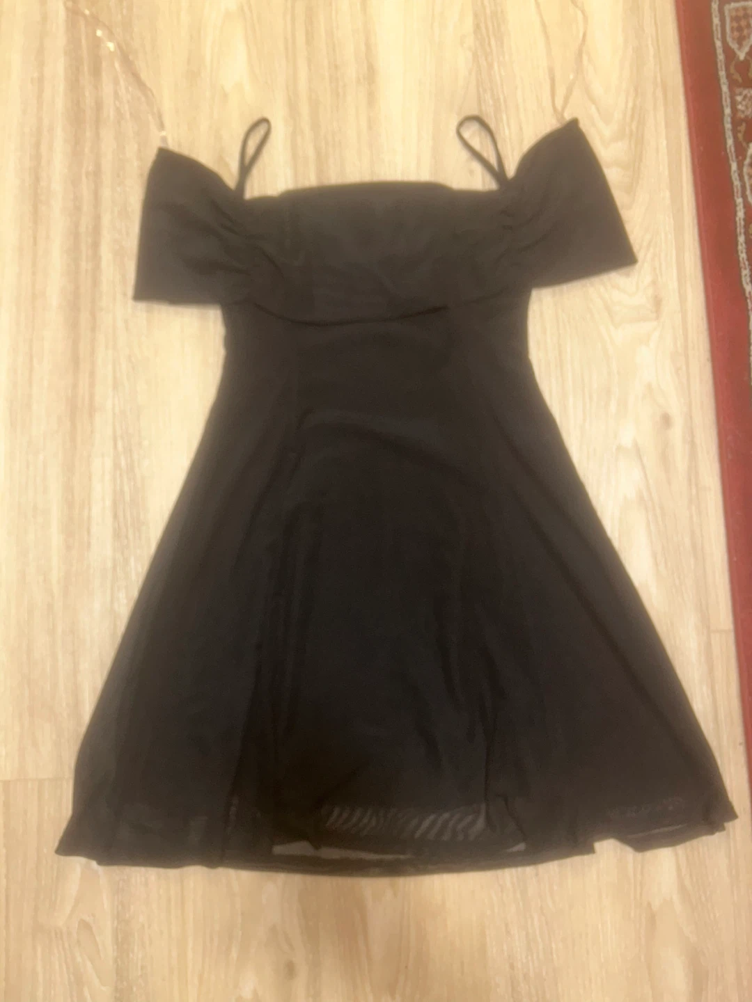 Black off-the-shoulder dress ⚽