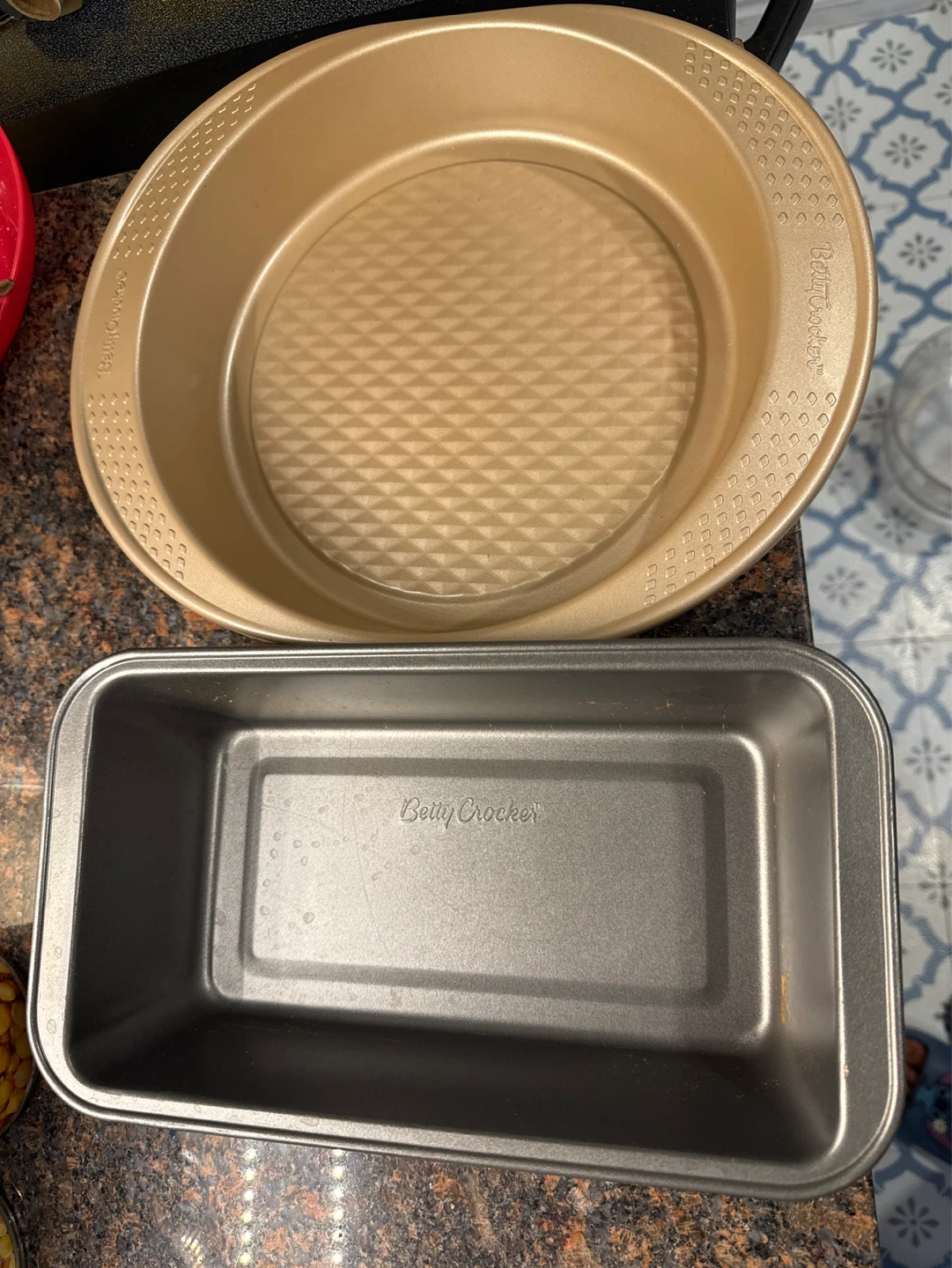 Betty Crocker Round Cake Pan and Loaf Pan