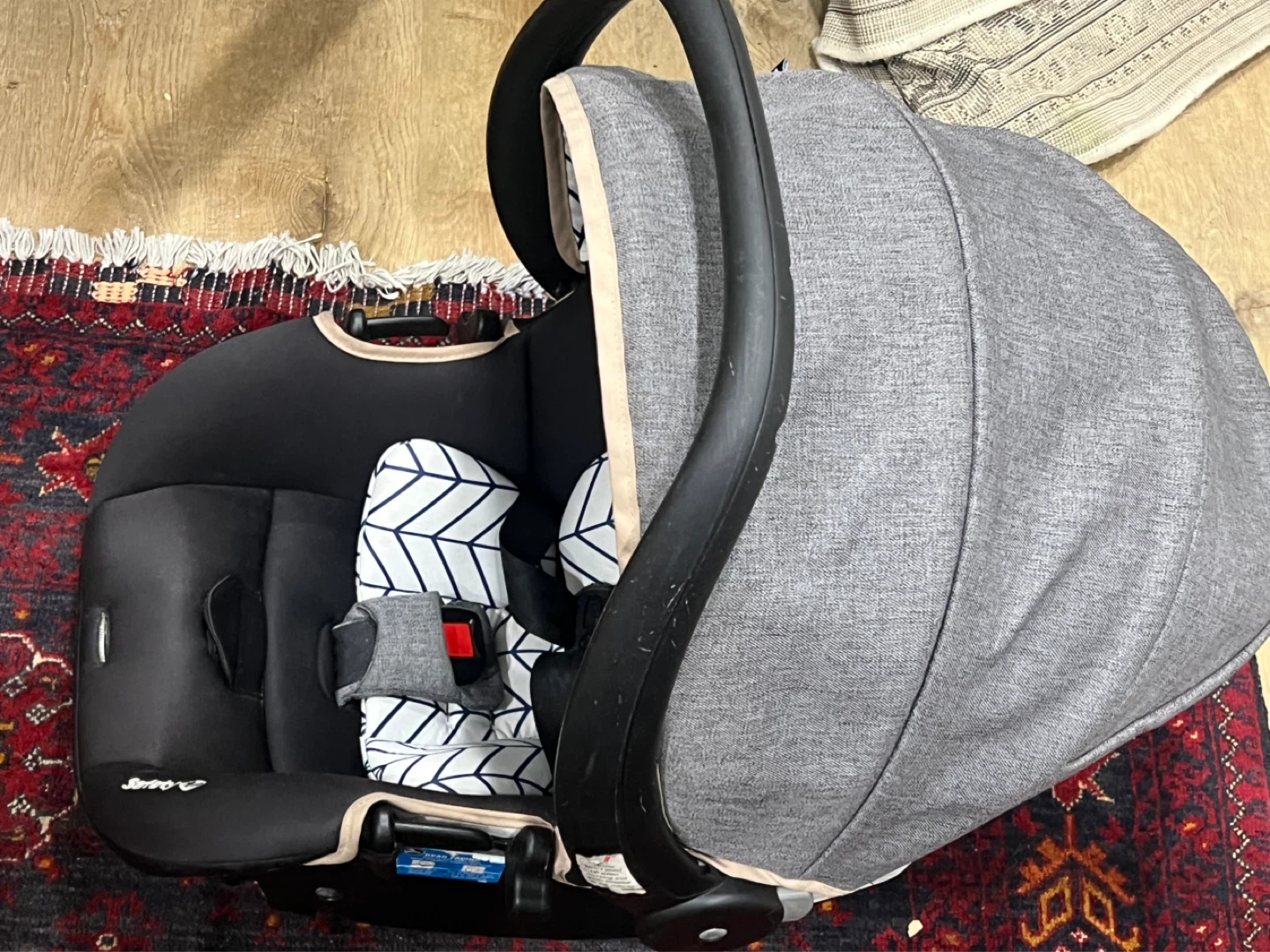 Safety 1st Infant Car Seat with Canopy - photo 4