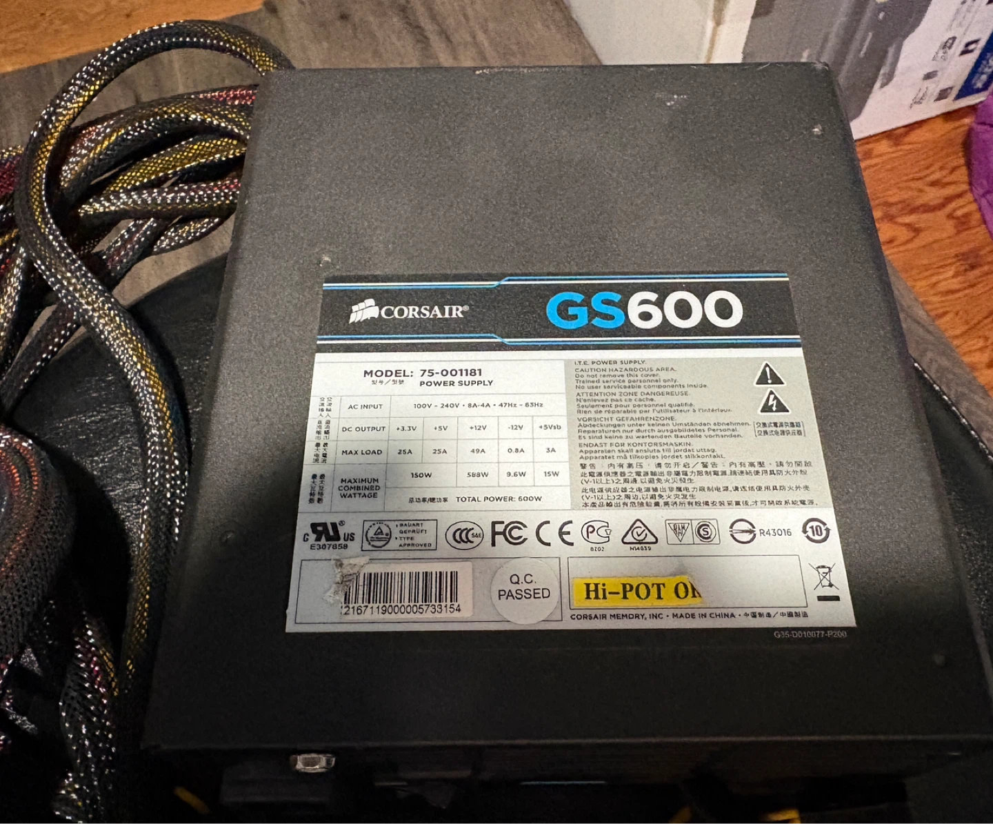 Corsair GS600 Power Supply - photo 2