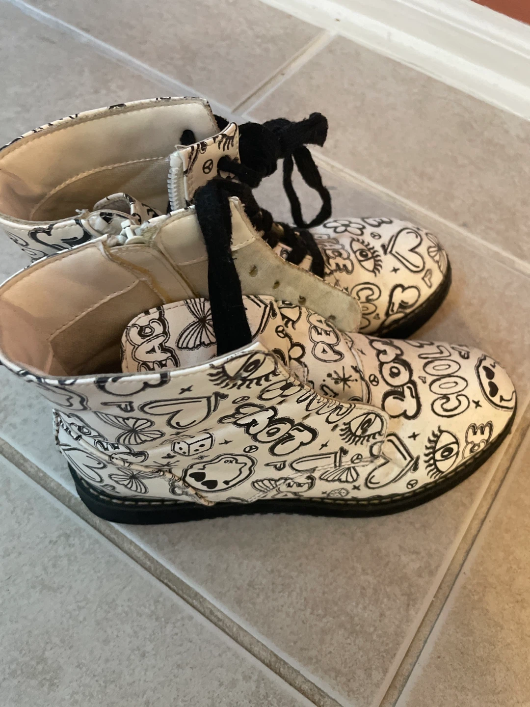 Madden Girl White Black Doodle Print Combat Boots Size 3 - photo 2