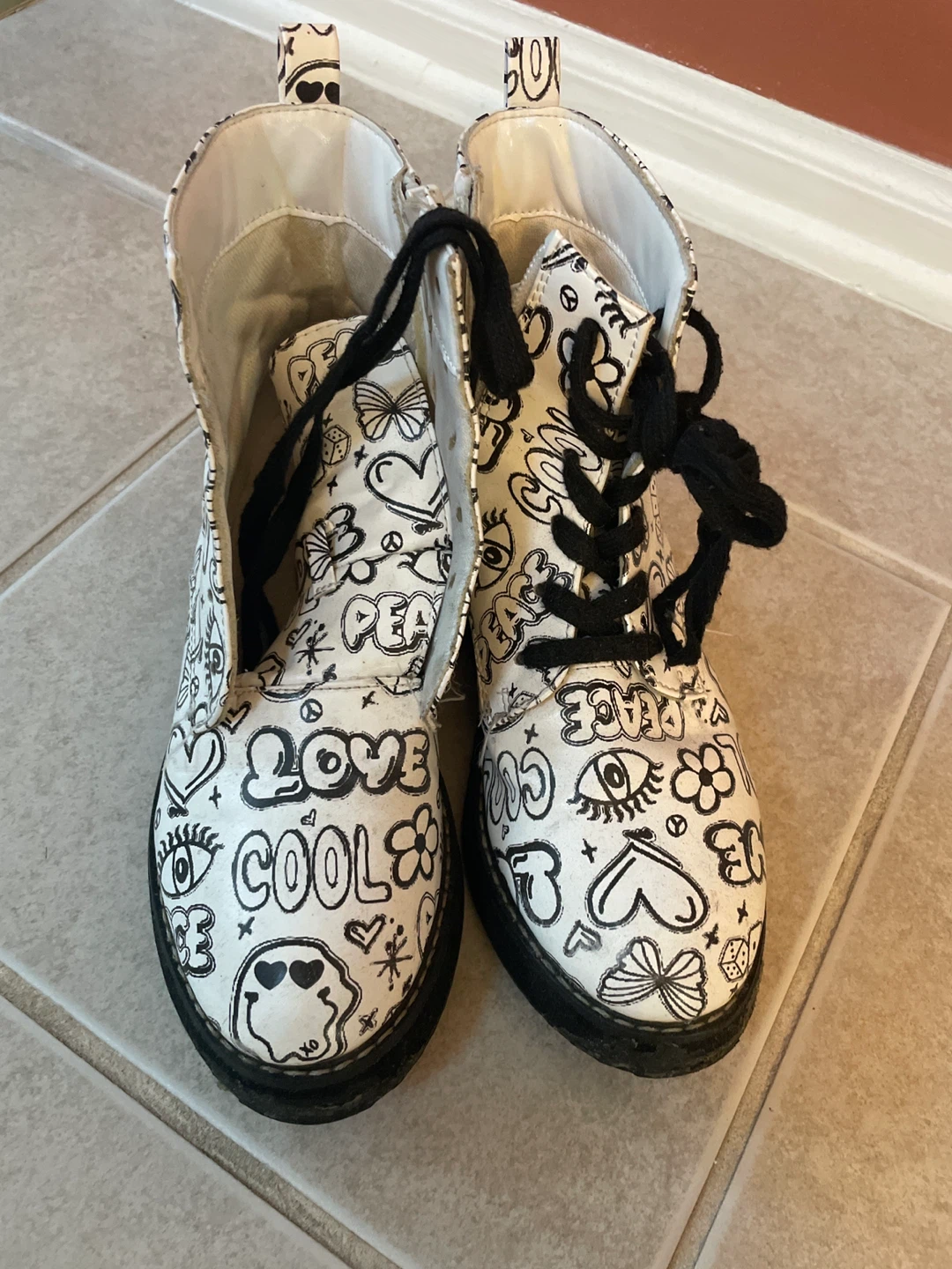 Madden Girl White Black Doodle Print Combat Boots Size 3