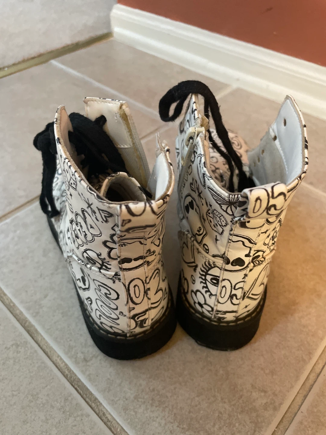 Madden Girl White Black Doodle Print Combat Boots Size 3 - photo 3