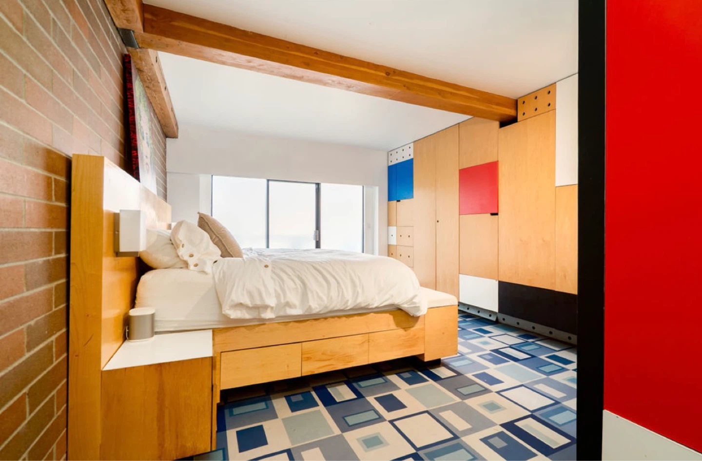 King size built-in bed - photo 2