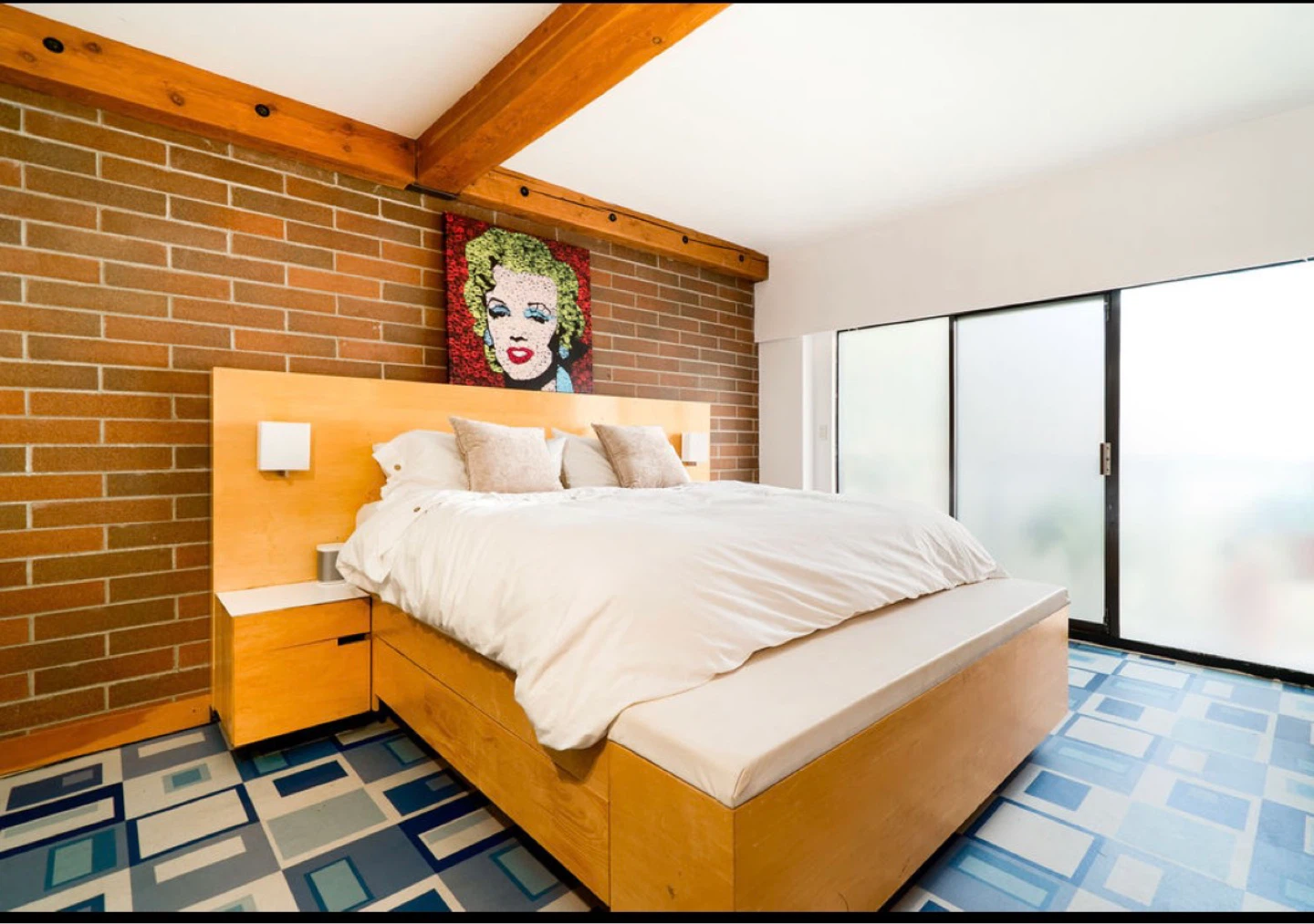 King size built-in bed