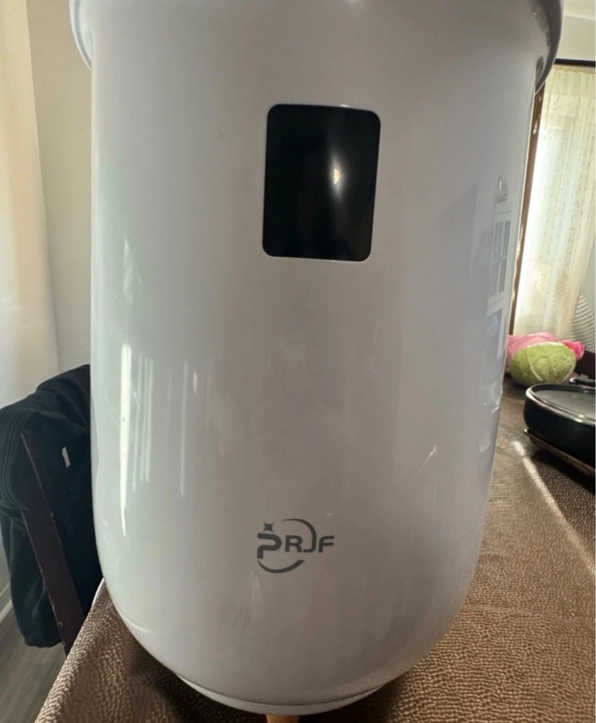 White Humidifier with Wood-Look Handle