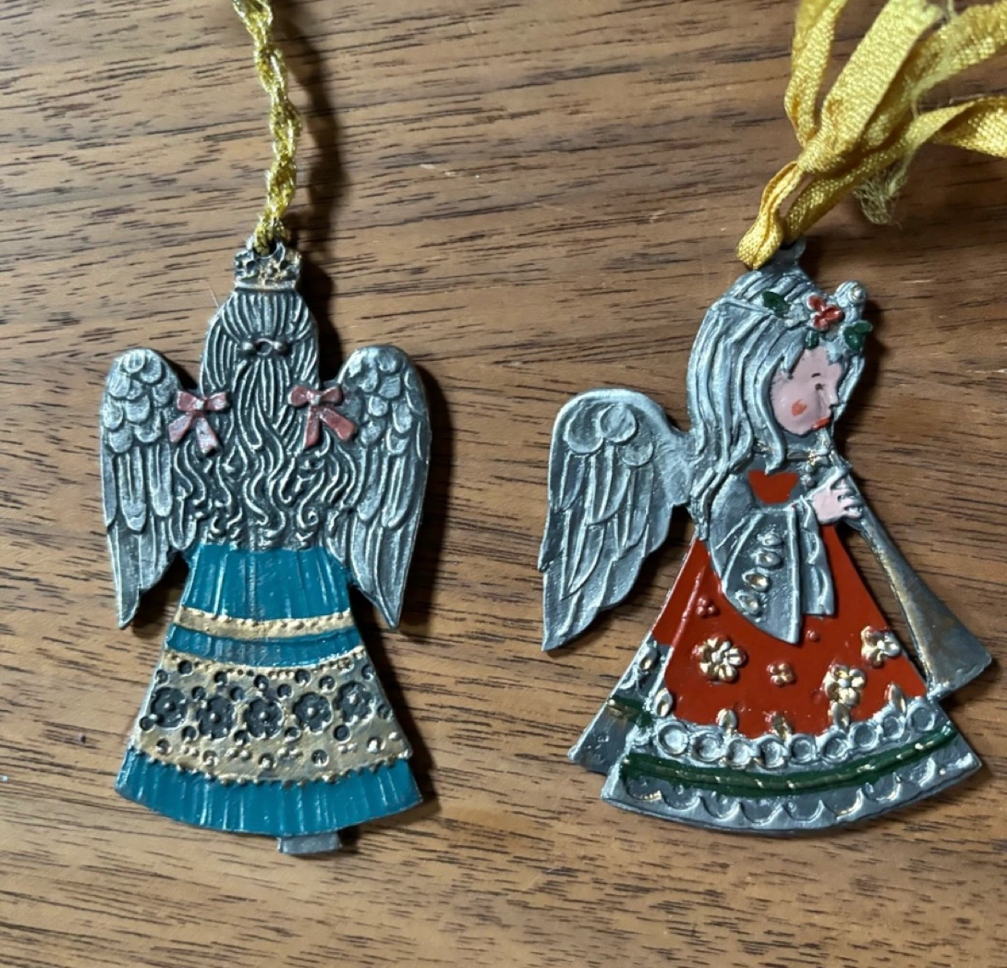 ⚽️Vintage Set of 2 Metal (pewter?) Angel Christmas Ornaments - photo 2