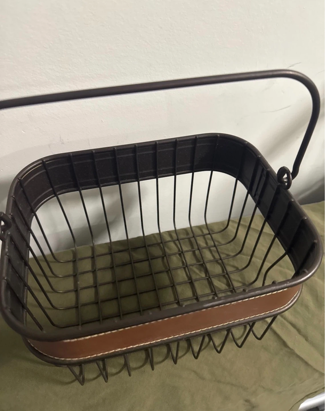 Wire basket with handle and faux leather trim - photo 2