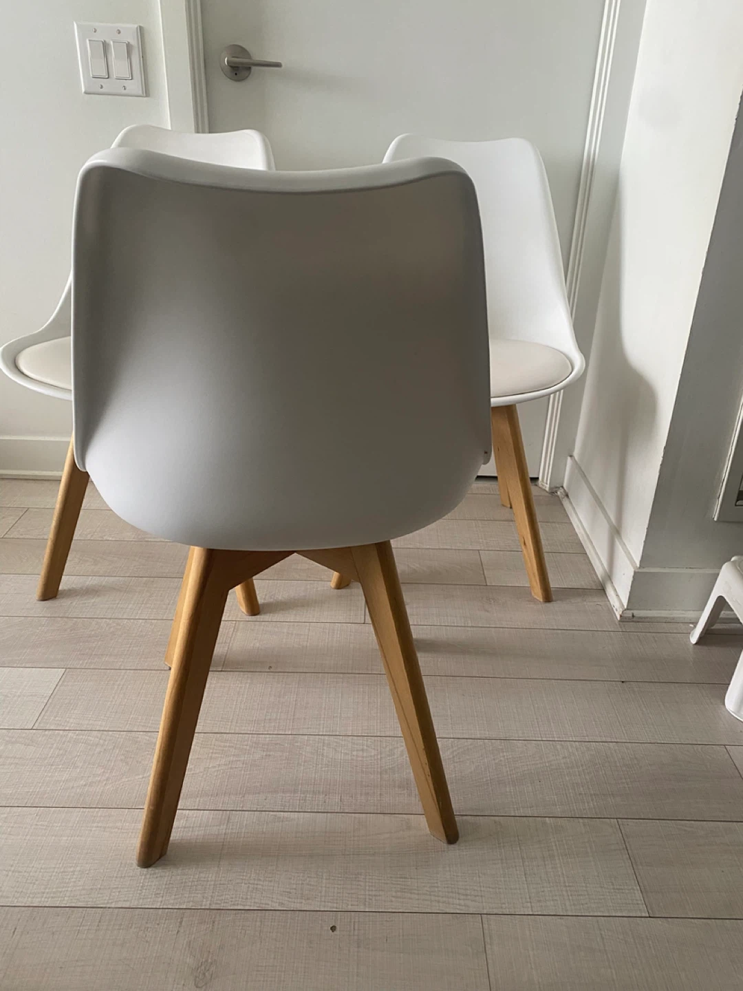 White dining room chairs - photo 4