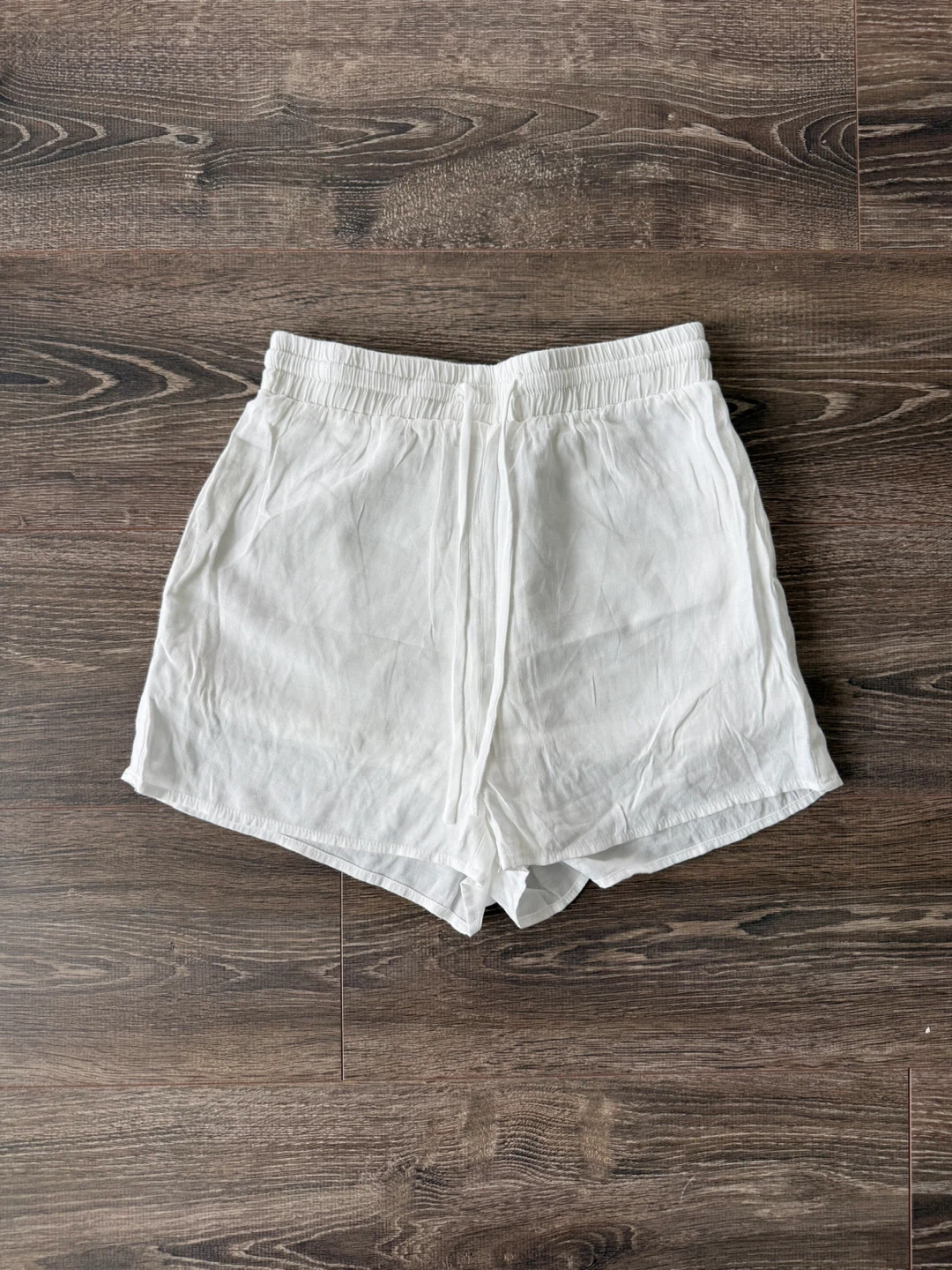 ⚽️Princess Polly White Shorts size 4