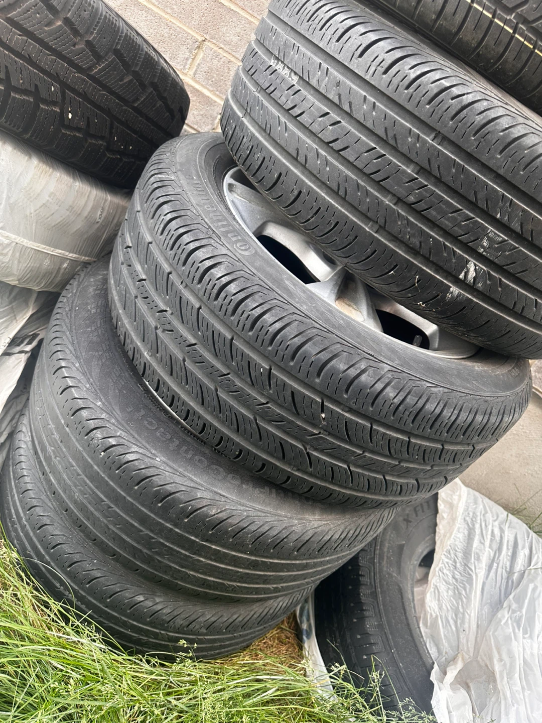 Ford Alloy Wheel and Tire Set