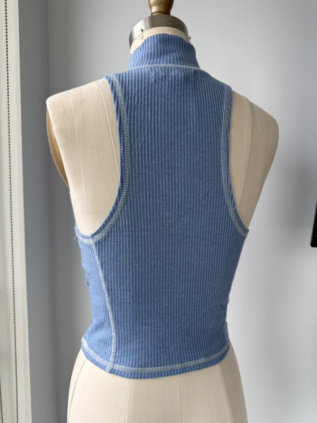 ⚽️Urban Outfitters Zip Neck Tank Top Size L - photo 2