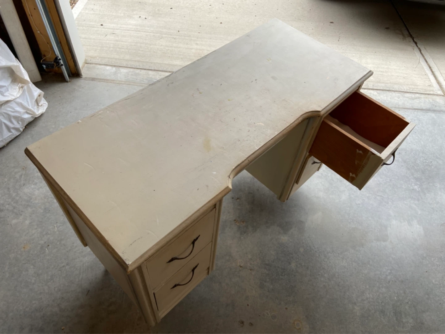Small Desk / Vanity Table - photo 3