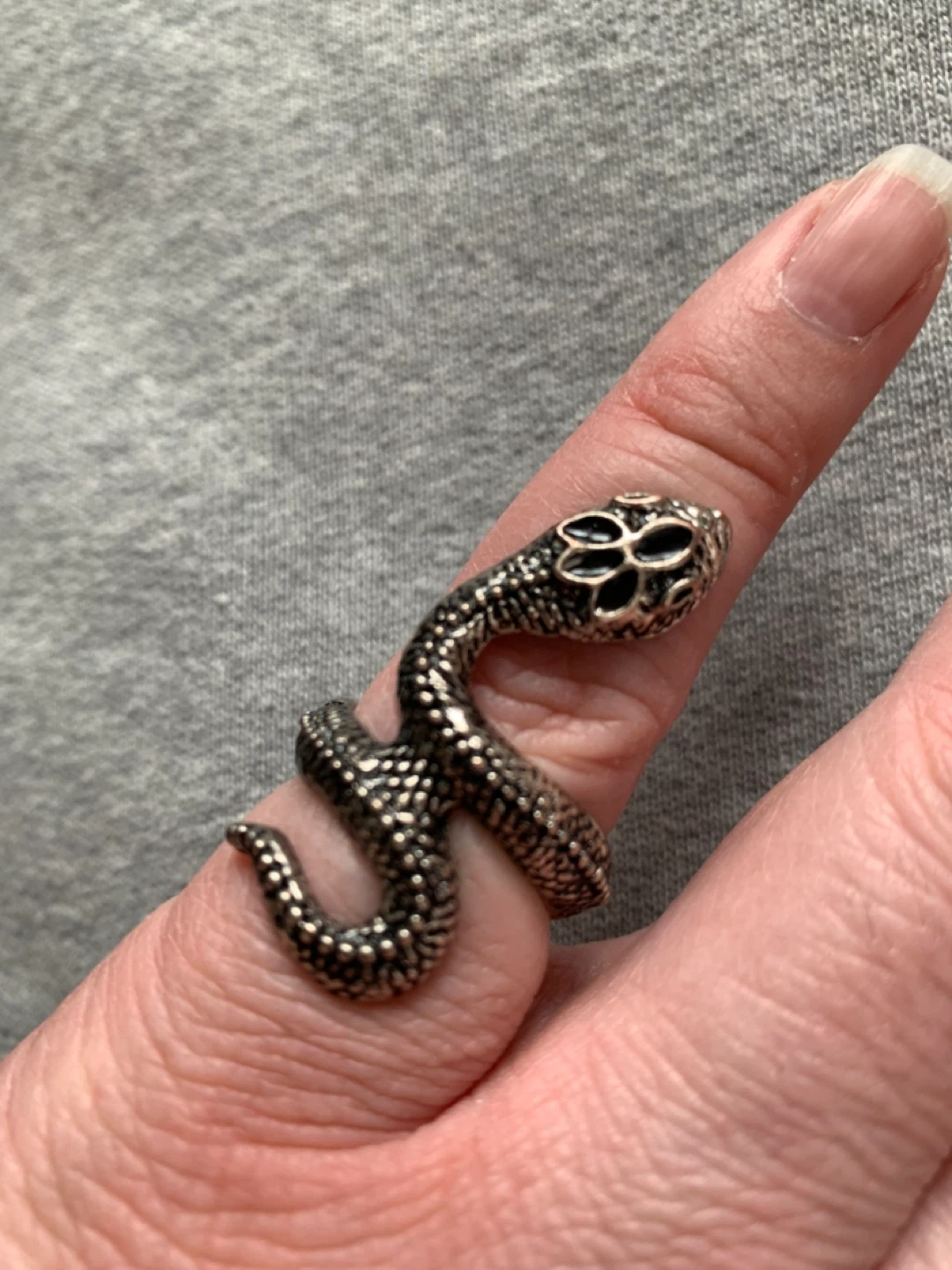 Silver-toned Snake Ring ⚽️