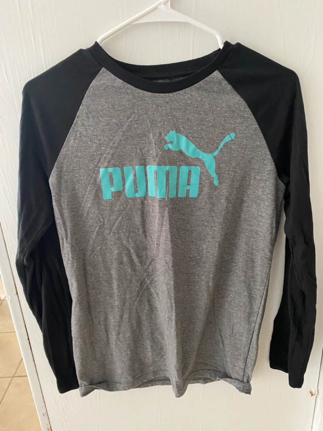 Puma Long Sleeve Raglan Shirt boys size large