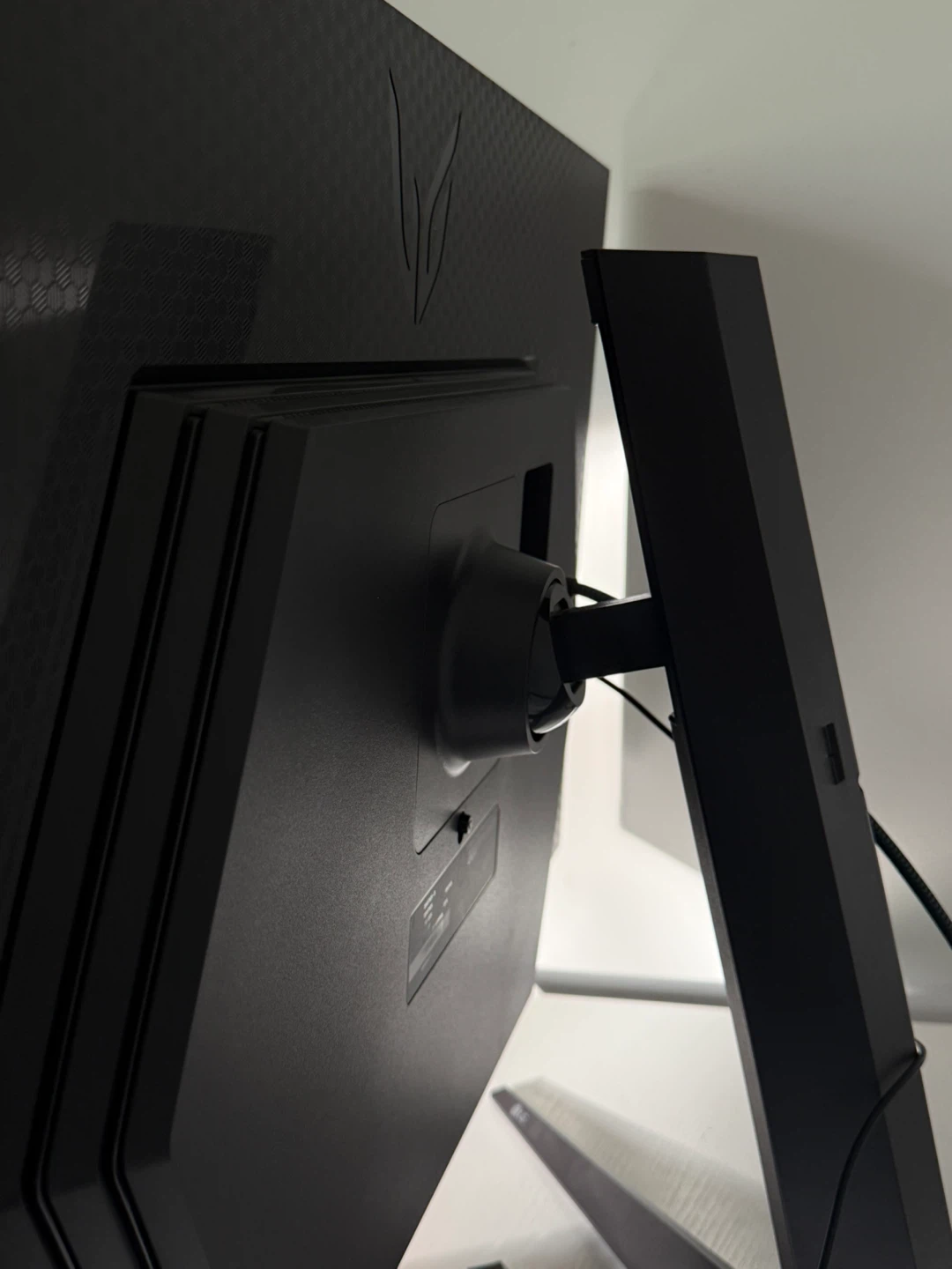 LG UltraGear 32” Gaming Monitor - photo 2
