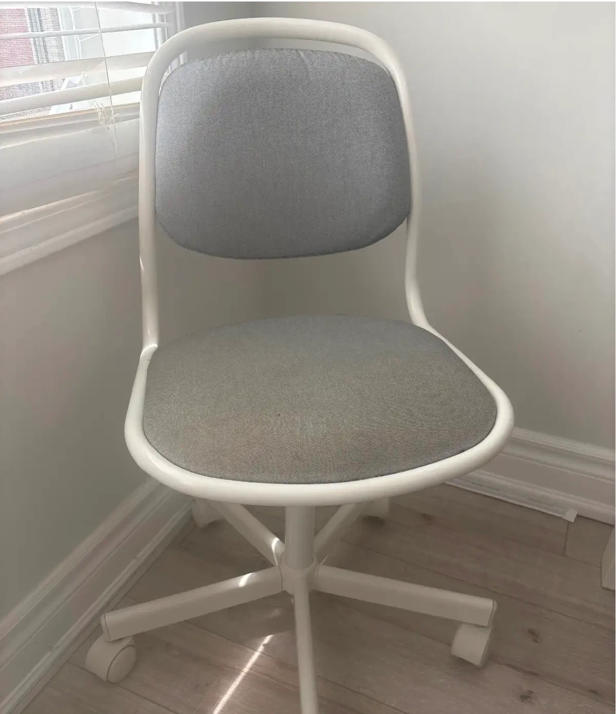 IKEA MILLBERGET Swivel Chair & kids desk - photo 3