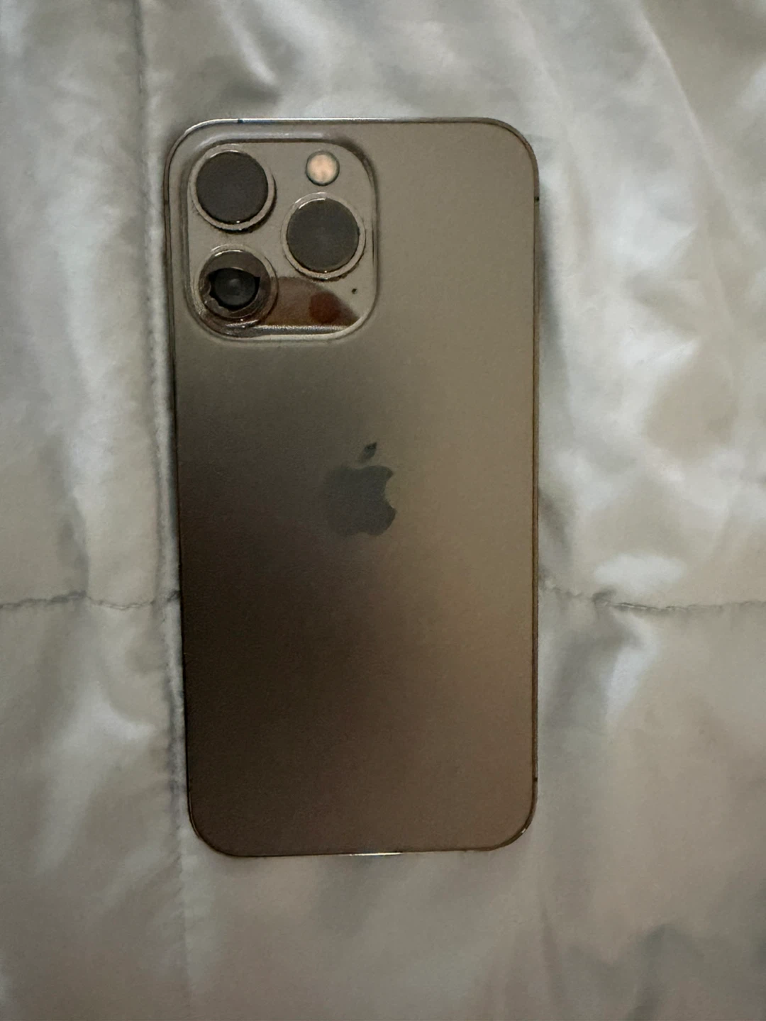 Apple iPhone 13 Pro camera damaged - photo 2