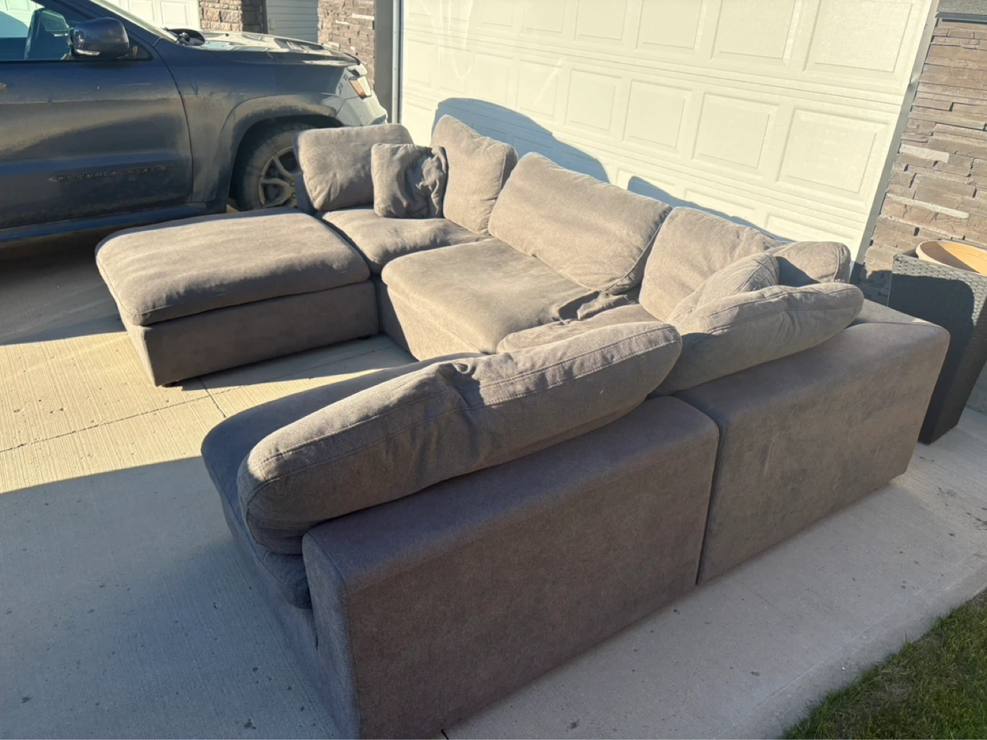 Grey Sectional Sofa. FREE DELIVERY - photo 2