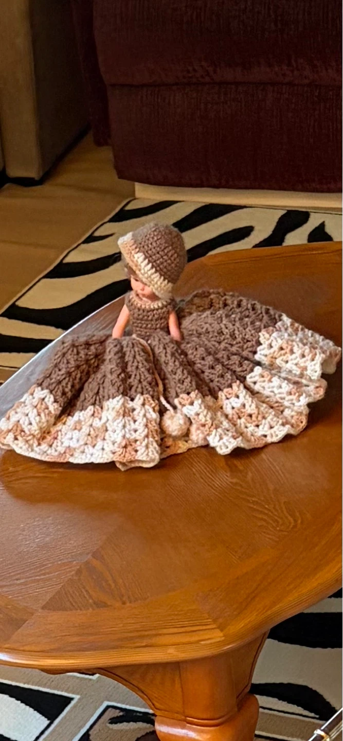 Vintage hand crocheted nightgown holder ⚽️
