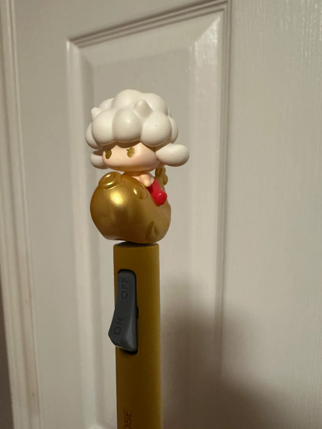Yellow Cartoon Character Pen - photo 2
