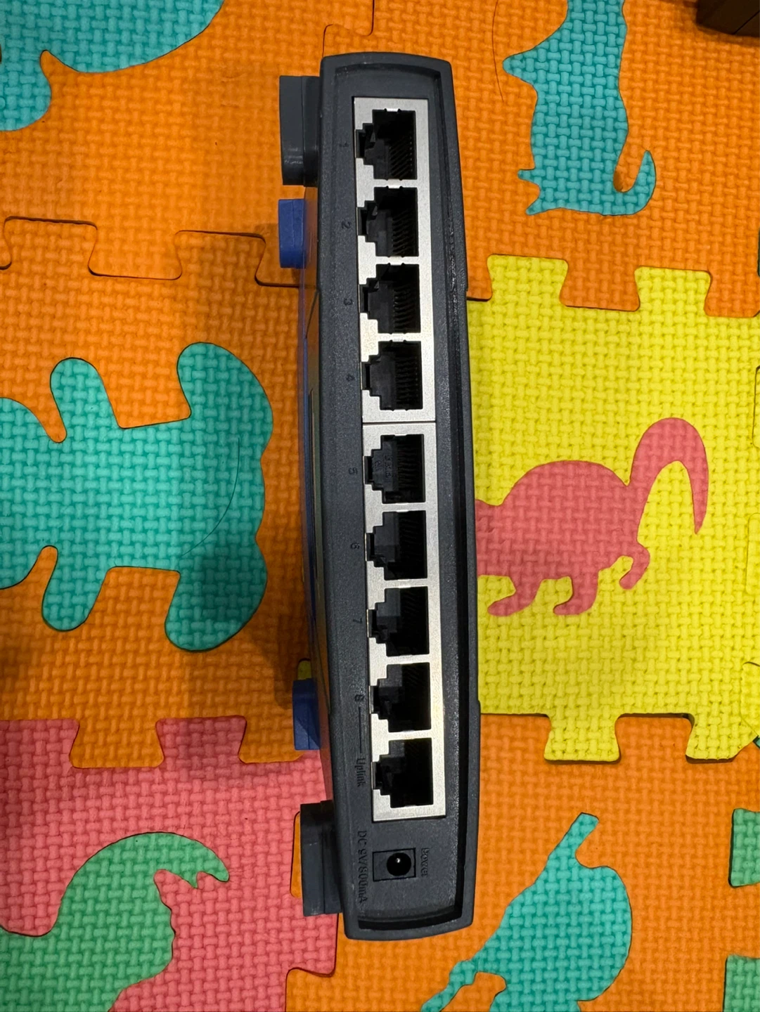Linksys 8-Port 10/100 Workgroup Switch - photo 3