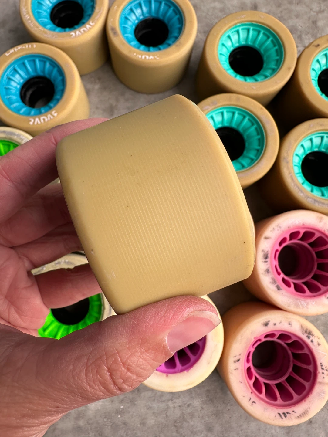 Radar Roller Skate Wheels – Mixed Hardnesses (16 Wheels Total) - photo 4