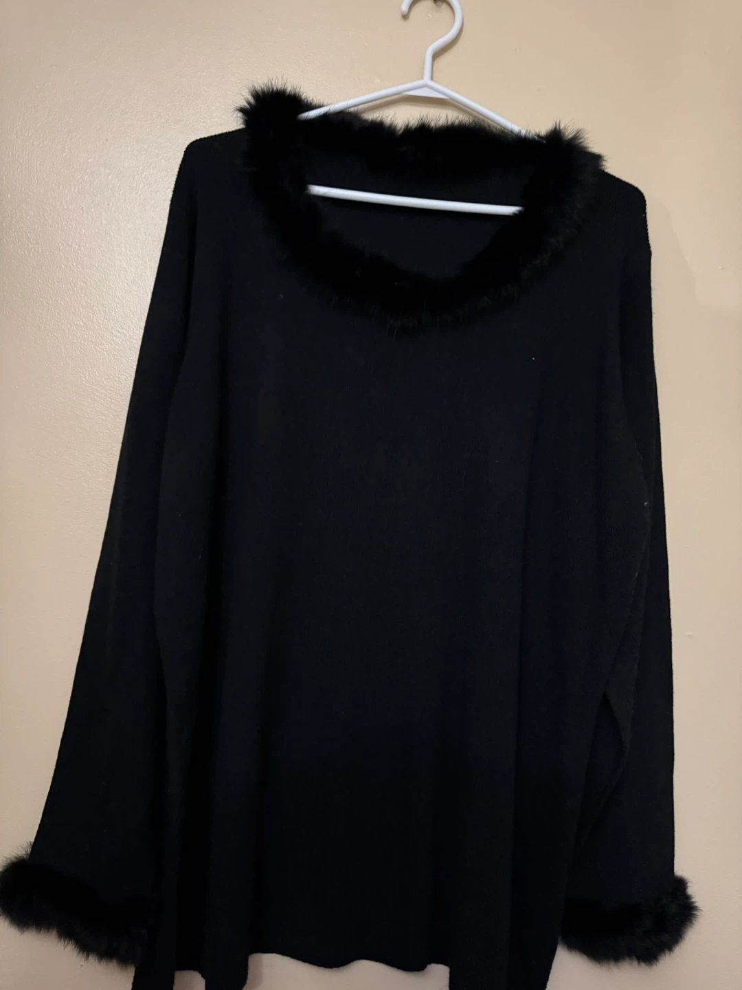 Women’s Black Sweater with Faux Fur Trim L/XL - photo 2